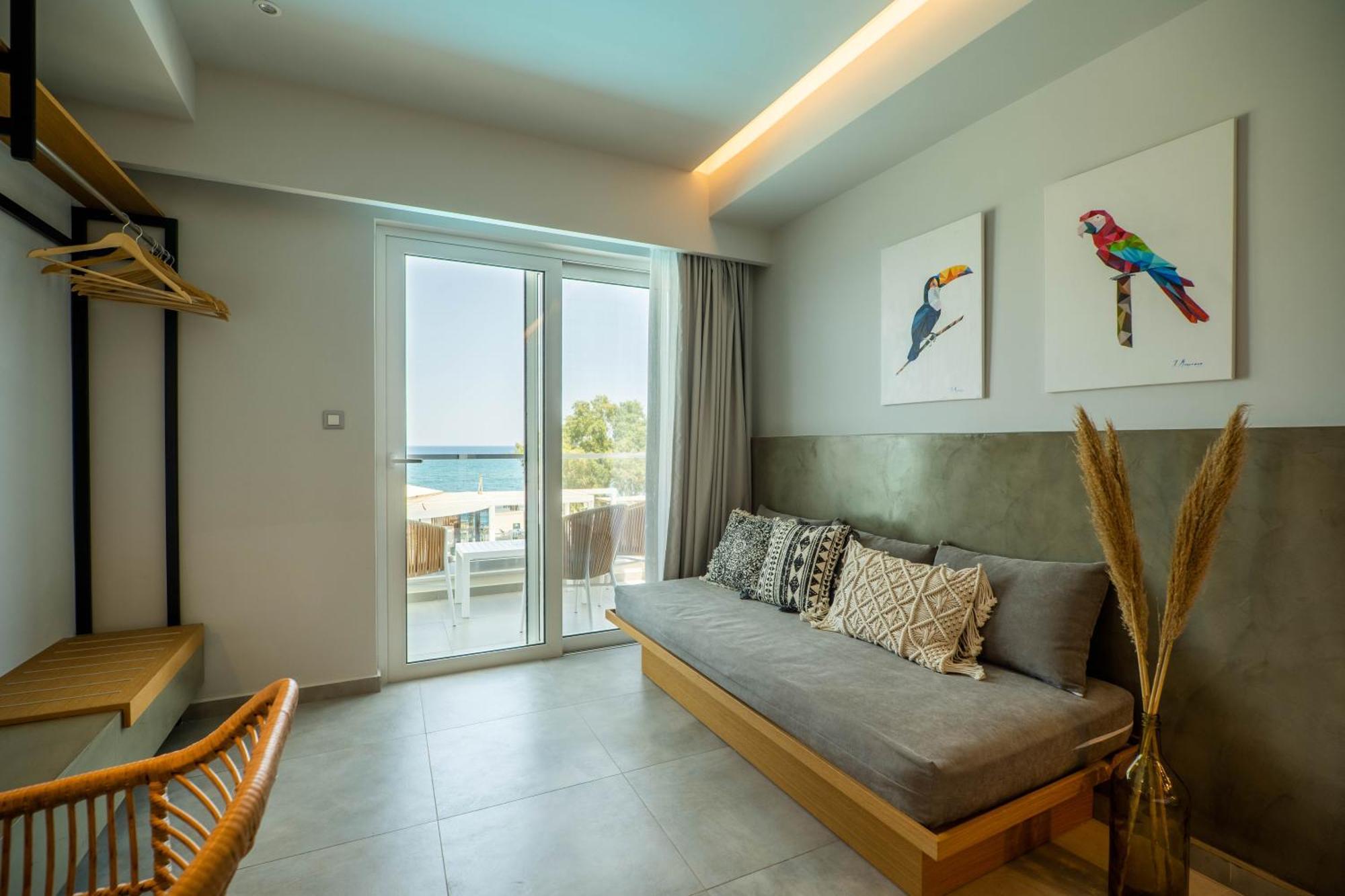 Alexia Beach Hotel Agia Marina Extérieur photo