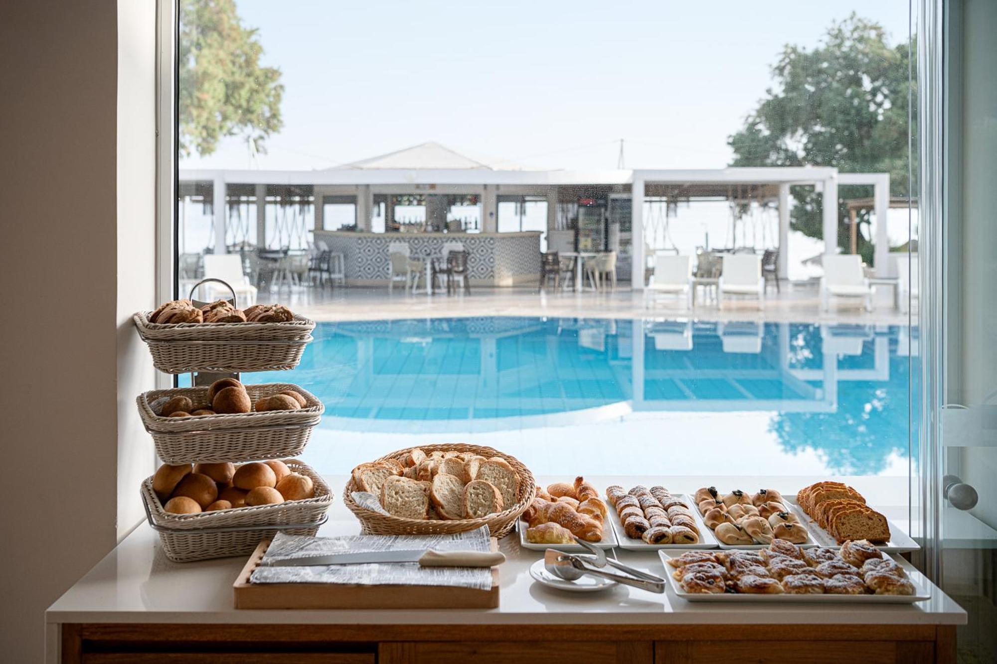 Alexia Beach Hotel Agia Marina Extérieur photo