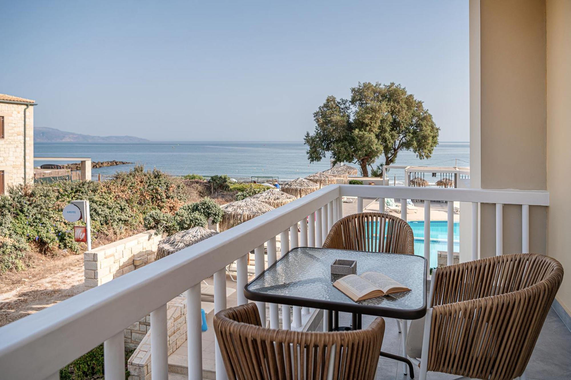 Alexia Beach Hotel Agia Marina Extérieur photo