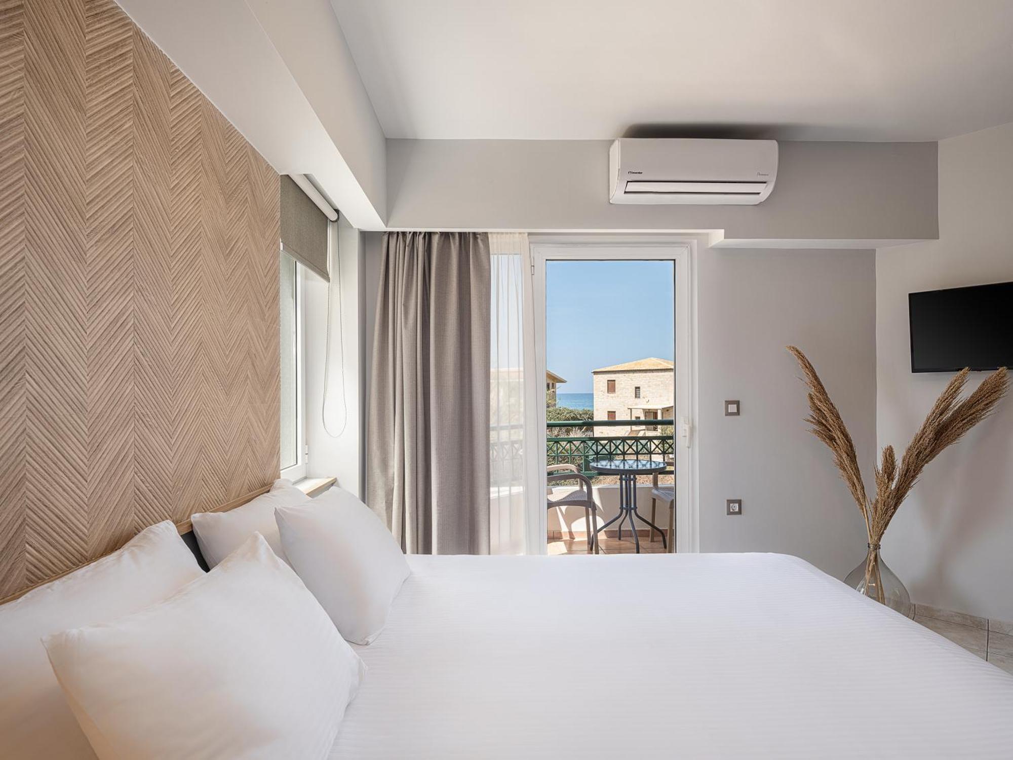 Alexia Beach Hotel Agia Marina Extérieur photo