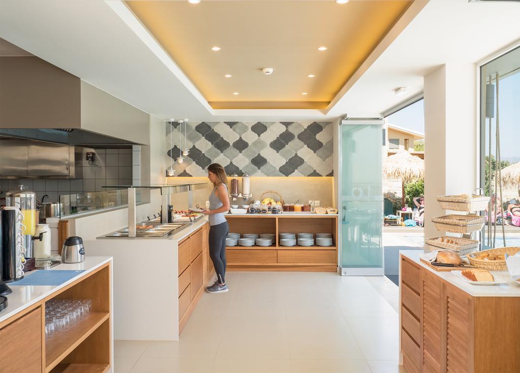 Alexia Beach Hotel Agia Marina Extérieur photo